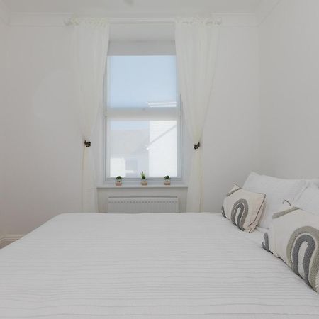 Seabreeze 3 - Seaview & Parking Apartment เซนต์ไอฟส์ ภายนอก รูปภาพ