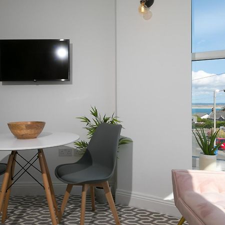 Seabreeze 3 - Seaview & Parking Apartment เซนต์ไอฟส์ ภายนอก รูปภาพ